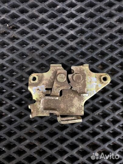 Замок багажника на скутер Sym Jet 50