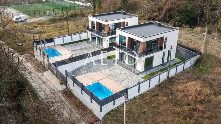 Дом 170 м² на участке 4,3 сот.