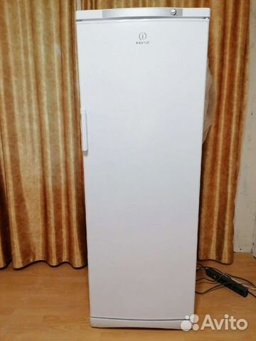 Огромная морозильная камера