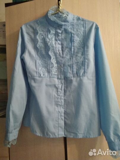 Блузка голубая