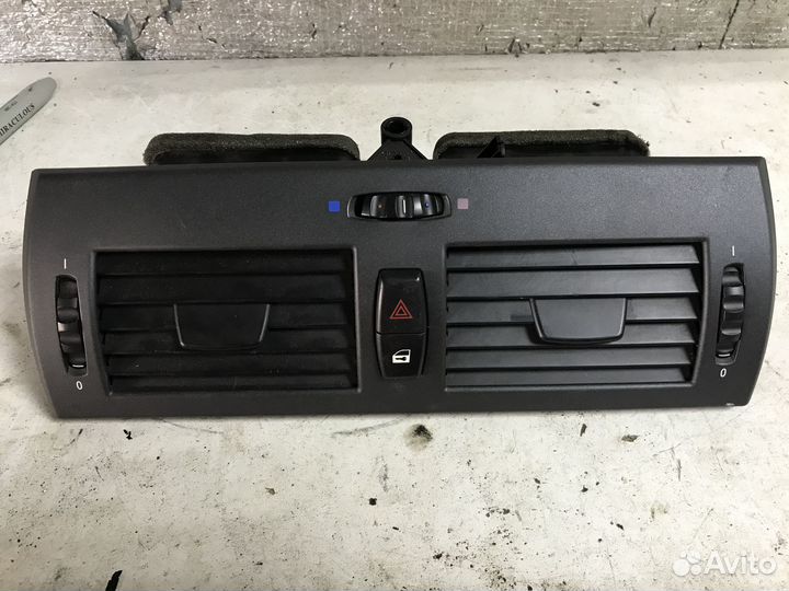 Центральный дефлектор BMW X3 Е83