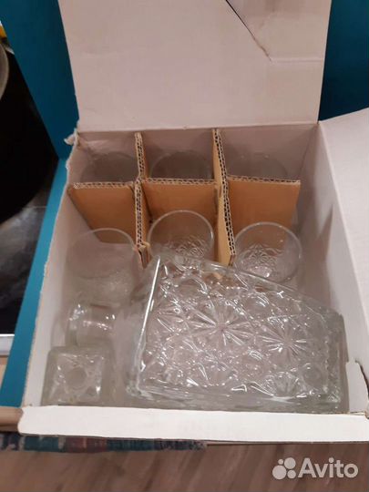 Набор: графин с рюмками