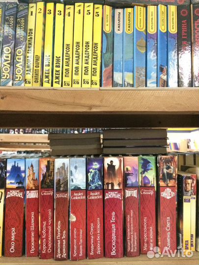 Книги (фантастика) 2000 шт