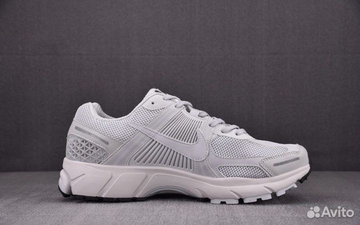 Кроссовки Nike Air Zoom Vomero 5