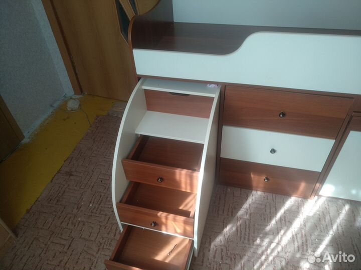 Детская кровать со столом