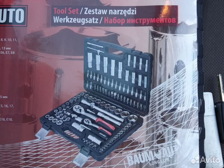 Набор инструментов для авто в чемодане