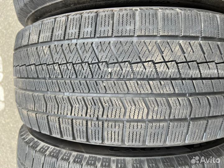 Bridgestone Blizzak VRX2 225/55 R17 97Q