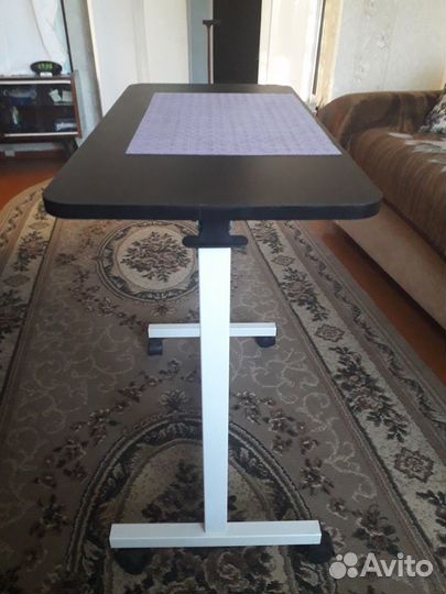 Продаю прикроватный столик