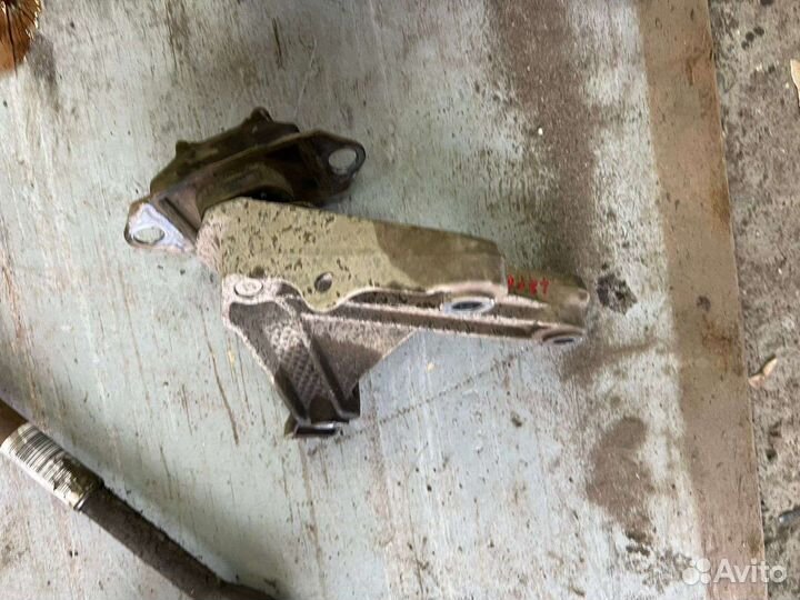 Опора двигателя на рено логан