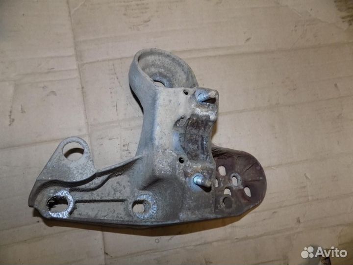 Кронштейн опоры двигателя A4 B5 1994-2000