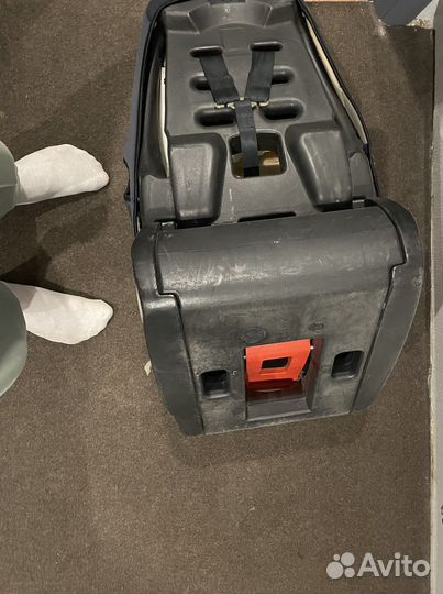 Автомобильное кресло