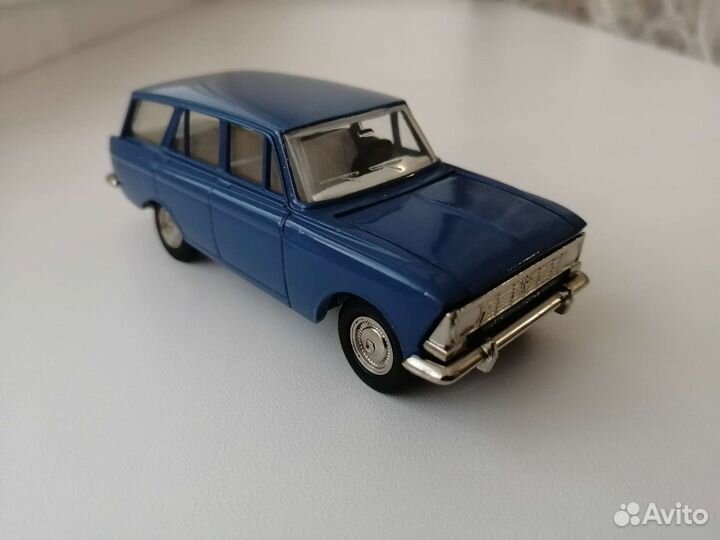 Модель Москвич 426 синяя