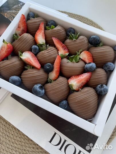 Боксы клубника в шоколаде/ бананы / букеты