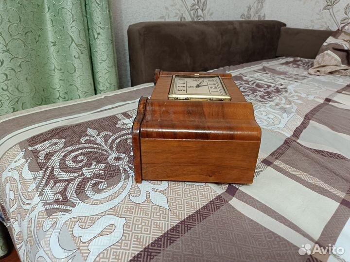 Настольные часы