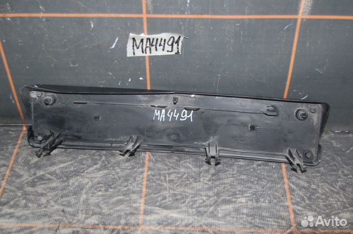 Площадка номерного знака - Mercedes-Benz