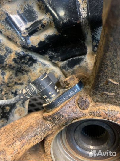 Кулак поворотный передний правый Lexus Rx 350