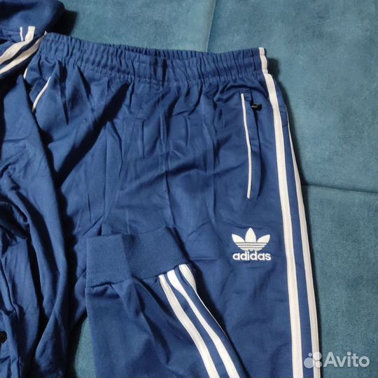 Спортивный костюм adidas