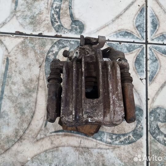 Суппорт задний Skoda Rapid