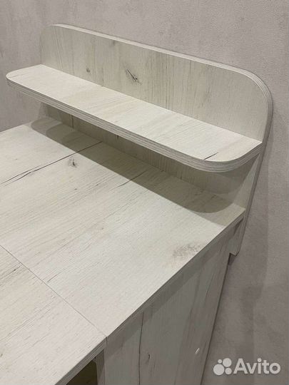 Маникюрный стол складной новый