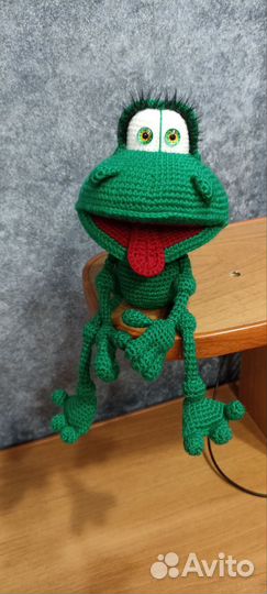 Вязаный лягушонок