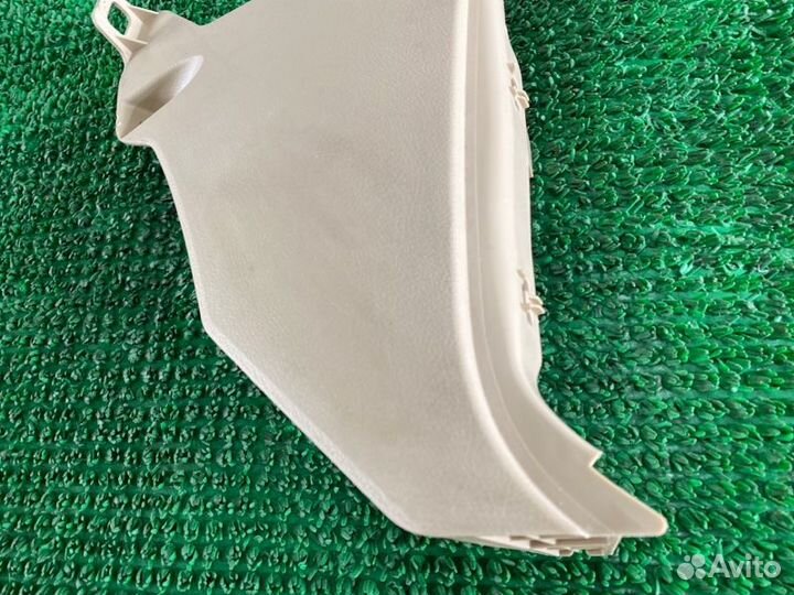 Обшивка стойки прав. перед. Toyota Lx570, Land cru