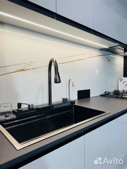 Кухня прямая стильная