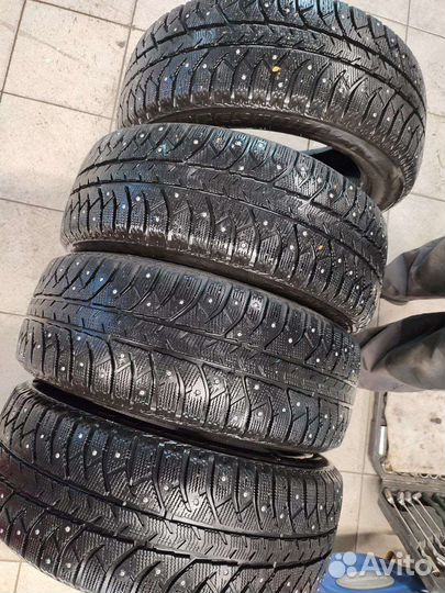 Bridgestone Ice Cruiser 7000 215/55 R17