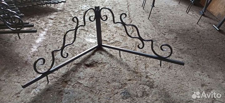 Ограды, столики, скамейки. Оградки на кладбище