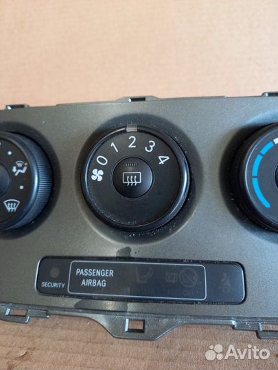 Блок управления климат-контролем Toyota Auris