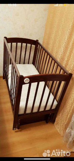 Детская кроватка с матрасом и наматрасником