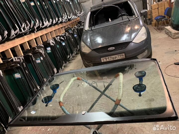 Лобовое стекло Форд Гелекси