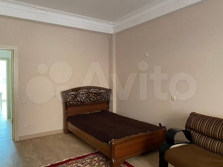 2-к. квартира, 80 м², 2/5 эт.