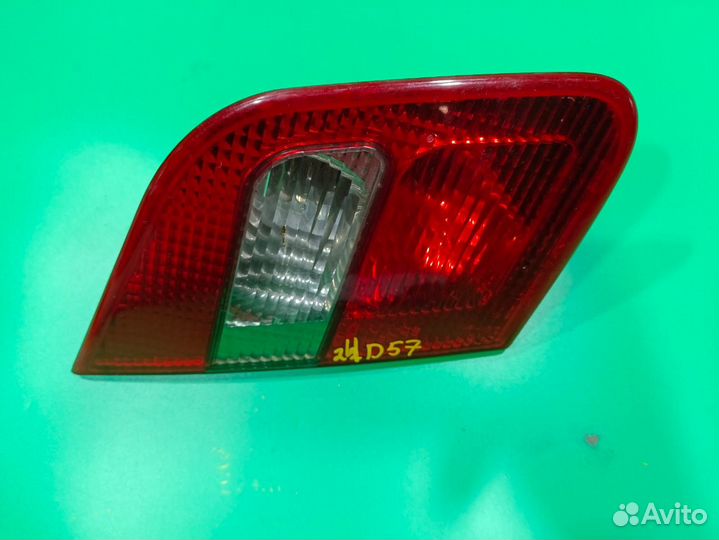 Фонарь внутренний левый для Mitsubishi Carisma