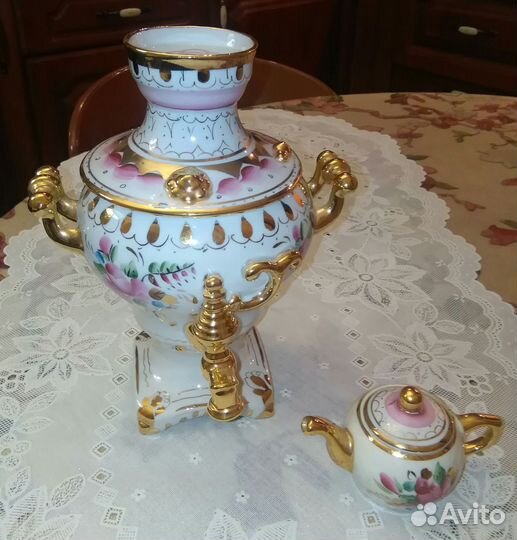 Советская фарфоровая чайница 