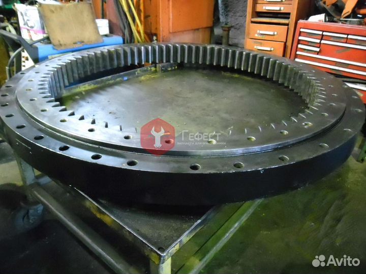 Поворотный круг Hitachi ZX210N