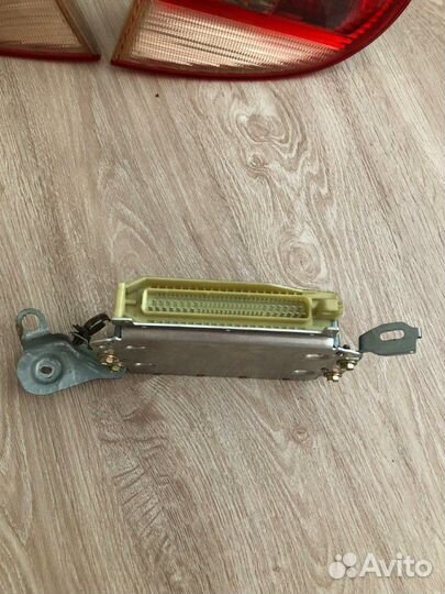 Toyota avensis блок управления двигателем