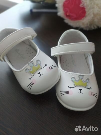 Туфли для девочки 20 размер + носочки