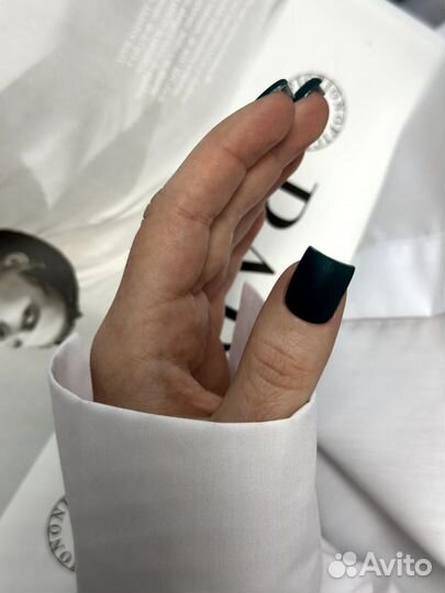 Модель на маникюр