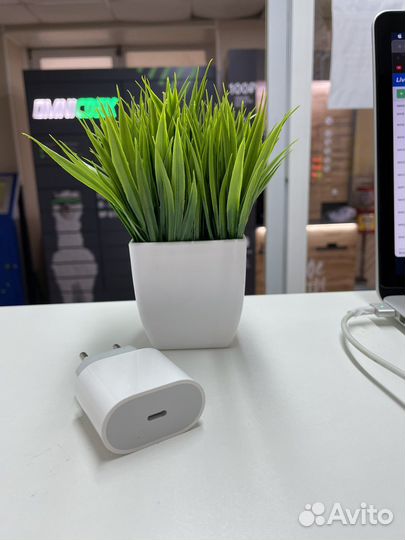 USB-C 20w Power Adapter