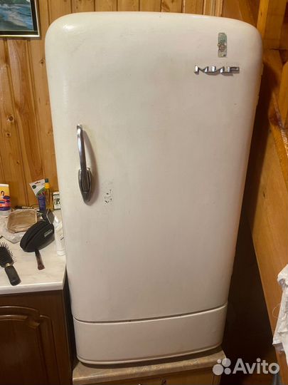 Ретро холодильник Мир