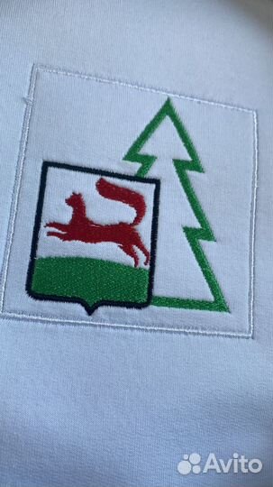 Вышивка на одежде логотипов