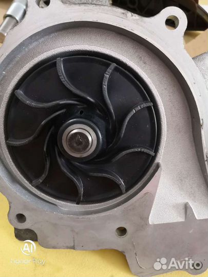 Помпа на мерседес OM 651