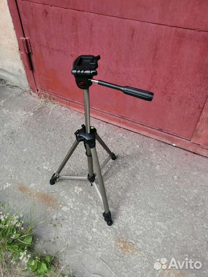Штатив для фото-и видеокамер напольный