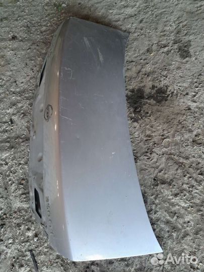 Крышка багажника на Nissan Fuga