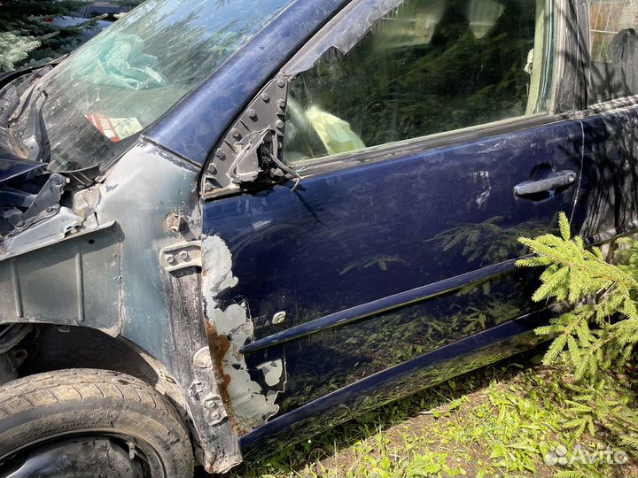 Стекло двери Pontiac Vibe