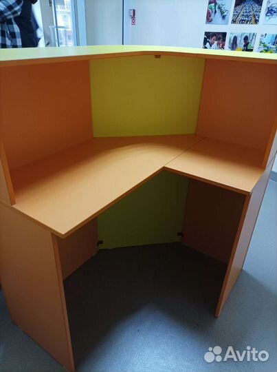 Стойка ресепшн