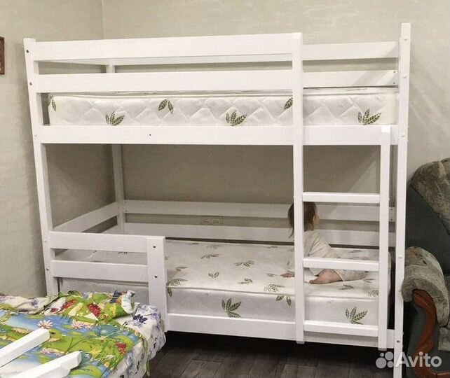 Кровать двухьярусная белая
