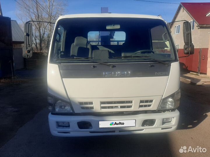 Isuzu NQR75R с КМУ, 2010