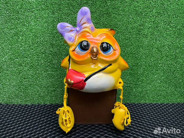 Детская копилка из керамики с висячими ножками