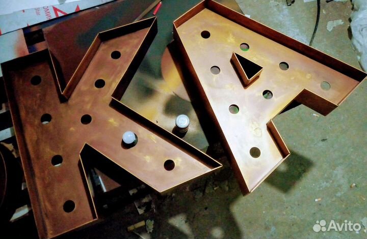 Буквы ретро с лампочками